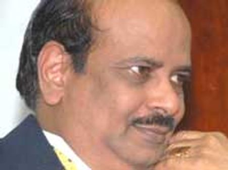 ದೀರ್ಘಾವಧಿ ರಜೆ ಮೇಲೆ ಸಿ.ಜೆ. ದಿನಕರನ್?