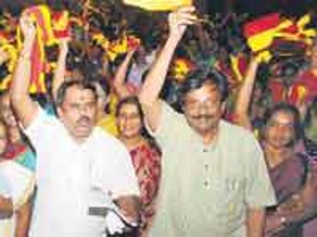 ಹೊಗೇನಕಲ್ ಧೂಳು : ಖರ್ಗೆ ಮುಂದೆ ಕರವೇ