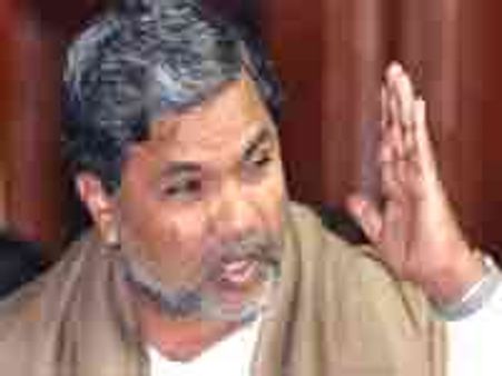 ಹಾಲಪ್ಪ ವಿರುದ್ಧ ಕ್ರಿಮನಲ್ ಕೇಸ್ ಹಾಕಿ : ಸಿದ್ದು