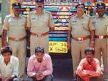 ಲಾರಿ ಕಳ್ಳತನ: ಮೂರು ಆರೋಪಿಗಳ ಬಂಧನ