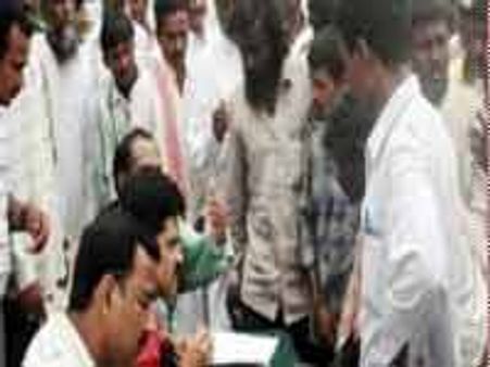 ಗ್ರಾಪಂ ಅಖಾಡ : ಮತ ಹಾಕಿಸಿ ಬೈಕ್ ಗೆಲ್ಲಿ...