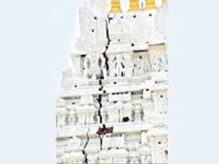 ಶ್ರೀಕಾಳಹಸ್ತಿ ದೇಗುಲ ರಾಜಗೋಪುರ ಕುಸಿತ