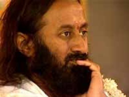 ದಾಳಿಕೋರ ಸತ್ಸಂಗಕ್ಕೆ ಸೇರಲಿ: ಶ್ರೀ ಶ್ರೀ