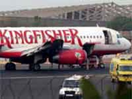 ಮುಂಬೈನಲ್ಲಿ ಭಾರಿ ವಿಮಾನ ದುರಂತ ಜಸ್ಟ್ ಮಿಸ್