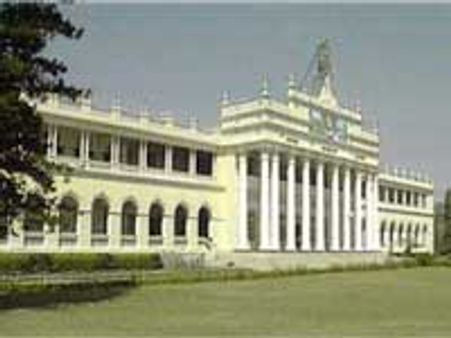 ವಿಶ್ರಾಂತ ಕುಲಪತಿ ಮೇಲೆ ಕ್ರಿಮಿನಲ್ ಕೇಸ್