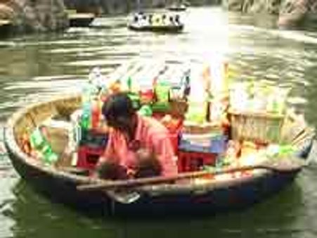 ಹೊಗೇನಕಲ್‌ ತೆಪ್ಪದ ಅಂಗಡಿ ಕೆಫೆಟೇರಿಯ