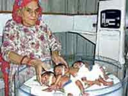 ತ್ರಿವಳಿಗಳನ್ನು ಹೆತ್ತ 66 ರ ಹರೆಯದ ಅಜ್ಜಿ!