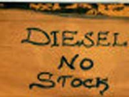 ಪೆಟ್ರೋಲ್ ಬಂಕಲ್ಲಿ 'ನೋ ಸ್ಟಾಕ್' ಬೋರ್ಡ್ ಸ್ವಾಗತ