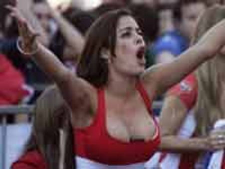 ಪೆರುಗ್ವೆ ಗೆದ್ದರೆ ರೂಪದರ್ಶಿ ಲಾರಿಸ್ಸಾ ಬೆತ್ತಲೆ ಓಟ