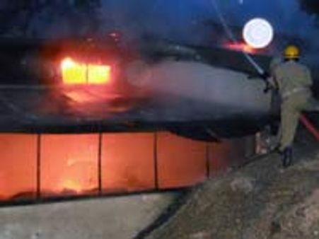 ಬೆಂಕಿಗೆ ಲಕ್ಷಾಂತರ ಬೆಲೆಯ ಶೇಂಗಾ ಆಹುತಿ