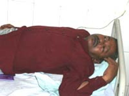 ಆತ್ಮಹತ್ಯೆಗೆ ಯತ್ನಿಸಿದ ಕಾರ್ಮಿಕ ಸುರೇಶ್‌ಕುಮಾರ್