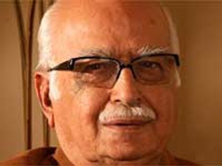 ಹೆಗ್ಡೆ ಬೇಡಿಕೆಗಳನ್ನು ರಾಜ್ಯ ಶೀಘ್ರ ನೆರವೇರಿಸಲಿ; ಆಡ್ವಾಣಿ