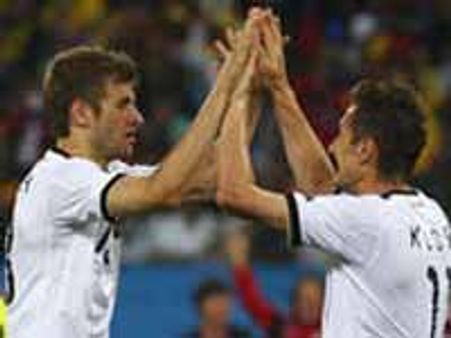 ಚಿನ್ನದ ಬೂಟು ಮುಲ್ಲರ್ ಗೆ,ಚೆಂಡು ಫೊರ್ಲಾನ್ ಗೆ