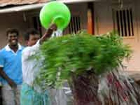 ಗುರ್ಜಿ ಅಲ್ಲಾಡಿ ಬಂದೆ.. ಸುರಿ ಮಳೆಯೇ