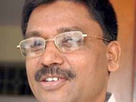 ಪಾದಕ್ಕೆ ನಮಸ್ಕರಿಸಿ ಜೀತದಾಳಾಗುವೆ : ಉಗ್ರಪ್ಪ