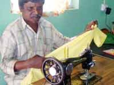 ಅಂಧತ್ವವನ್ನು ಮೆಟ್ಟಿ ನಿಂತ ದರ್ಜಿ ರುದ್ರಾಚಾರಿ