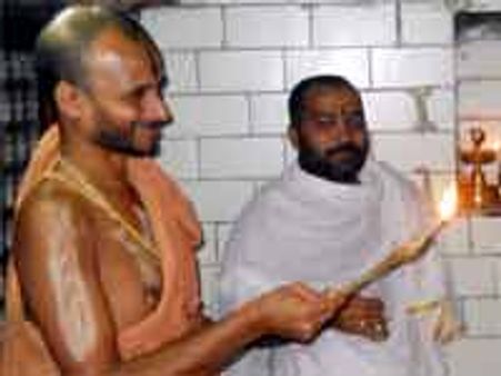 ಲಕ್ಷ್ಮಿ ನರಸಿಂಹ ಸನ್ನಿಧಿಗೆ ಸತ್ಯಾತ್ಮತೀರ್ಥರಿಂದ ಪೂಜೆ