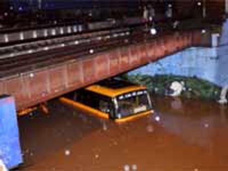 ಉತ್ತರಾ ಮಳೆಗೆ ಬೆಂಗಳೂರು ನಗರ ಜೀವನ ತತ್ತರ