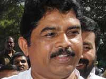 ಈಜಿಪುರದ ಮಳೆರಾಡಿಯಲಿ ಸಚಿವರ ಈಜಾಟ