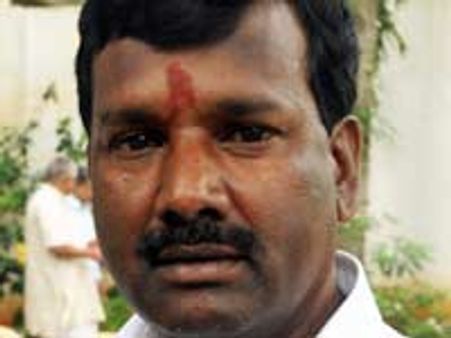 ಮೈ ಮೇಲೆ ಮಲ ಸುರಿದುಕೊಂಡರೆ ಅಪರಾಧ