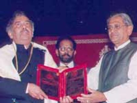 ಕನ್ನಡ ಪ್ರೀತಿಯ ರೋಲ್‌ಮಾಡೆಲ್ ಹರಿಹರೇಶ್ವರ!