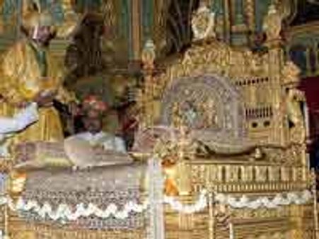 ದರ್ಬಾರ್ ಹಾಲ್ ನ ರತ್ನಖಚಿತ ಸಿಂಹಾಸನ