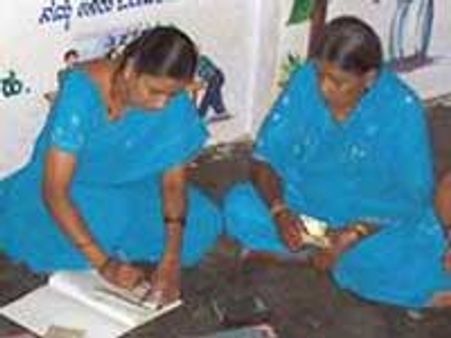 ಹುಣಸೂರು ಬ್ಯಾಂಕ್ ಅಧ್ಯಯನಕ್ಕೆ ಲಂಕಾ ತಂಡ