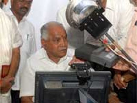 ತುಮಕೂರಿನಲ್ಲಿ 'ಆಧಾರ್' ಗುರುತಿನ ಚೀಟಿಗೆ ಚಾಲನೆ