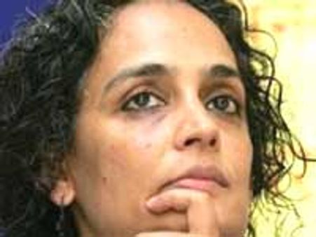 ಅರುಂಧತಿ ರಾಯ್ ವಿರುದ್ದ ಕ್ರಮಕ್ಕೆ ಬಿಜೆಪಿ ಒತ್ತಡ