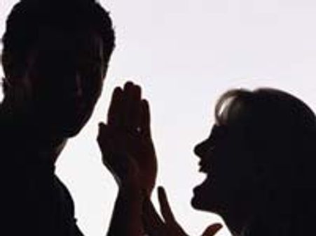 ನಿಮಗೊಂದು ಕಿವಿಮಾತು, ಹೆಂಡ್ತಿ ಮಾತು ಕೇಳಿ!