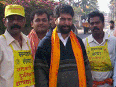 ಭಿನ್ನರು ಮತ್ತೆ ಬಂದರೆ ಚಪ್ಪಲಿಯಲ್ಲಿ ಹೊಡೆಯುತ್ತೇವೆ