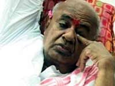 ಕೃಷ್ಣಾವತಾರಕ್ಕೆ ಪೇಜಾವರರಿಂದ ಎಳ್ಳು ನೀರು: ಗೌಡ