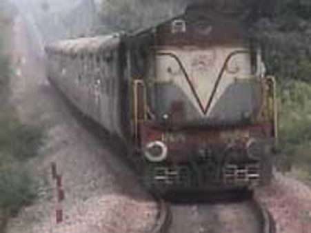 ರೈಲನ್ನು ಗುರಿಮುಟ್ಟಿಸಿ ಚಿರನಿದ್ರೆಗೆ ಜಾರಿದ ಚಾಲಕ