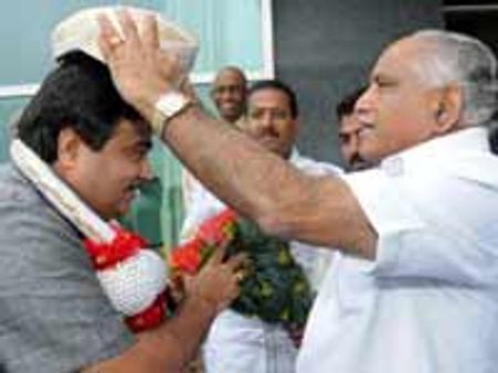 ಜಿಪಂ ಚುನಾವಣೆ : ಪದಾಧಿಕಾರಿಗಳೊಂದಿಗೆ ಗಡ್ಕರಿ ಚರ್ಚೆ