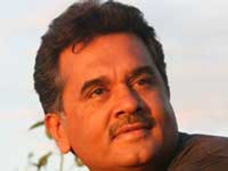 ವಿಶ್ವೇಶ್ವರ ಭಟ್ ನಿರ್ಗಮನ, ಇ ರಾಘವನ್ ಆಗಮನ