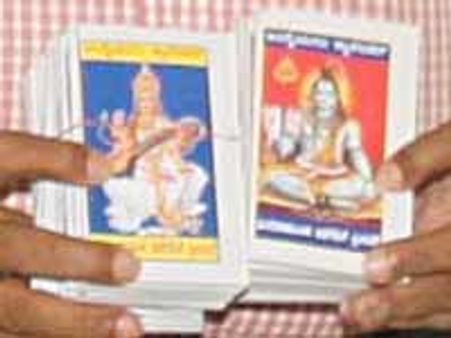 ಅಂಗೈಯಗಲದ ಕ್ಯಾಲೆಂಡರಲ್ಲಿ ಎಷ್ಟೊಂದು ಮಾಹಿತಿ!