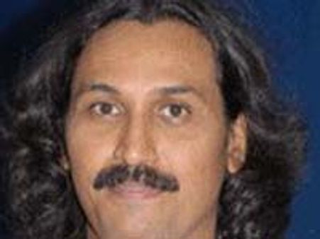 ಬಂಗಾರಪ್ಪ ಮೊಮ್ಮಕ್ಕಳೊಂದಿಗೆ ಆಡಿಕೊಂಡಿರಲಿ : ಕುಮಾರ್