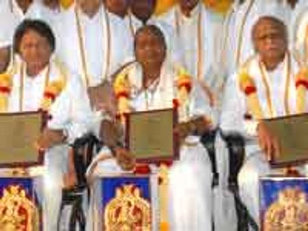 ಹರಿಜನ ಪದ್ಮಮ್ಮ ಮತ್ತಿತರರಿಗೆ ನಾಡೋಜ ಗೌರವ