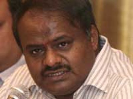 ಮುಖ್ಯಮಂತ್ರಿಗೆ ಬ್ಯಾಟಿಂಗ್ ಬೌಲಿಂಗ್ ಎರಡೂ ಗೊತ್ತಿಲ್ಲ