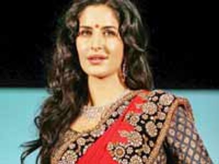 ಶೀಲಾ ಕೀ, ಮುನ್ನಿ ಬದ್ನಾಂ ಹುಯಿ ಹಾಡಿಗೆ ಕೊಕ್ಕೆ