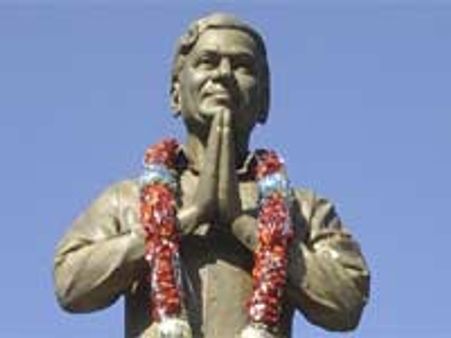 ಅಪ್ಪಾಜಿ ಪುತ್ಥಳಿಯಲ್ಲಿ ಜೀವಕಳೆಯಿದೆ: ಶಿವರಾಜ್