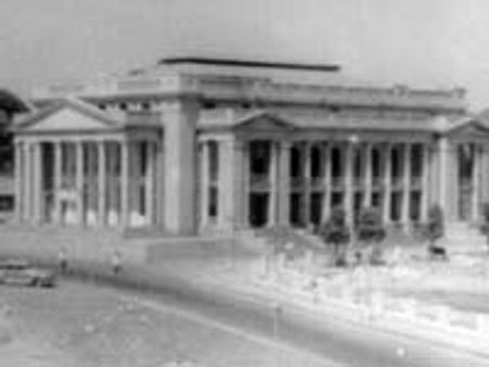 ಟೌನ್ ಹಾಲ್ ನಿಂದ ಮಹಾರಾಣೀಸ್ ಕಾಲೇಜ್ ವರೆಗೆ