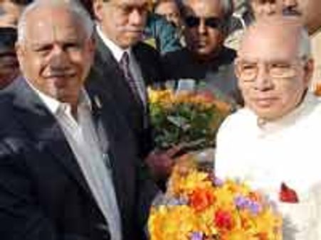 ರಾಷ್ಟ್ರಧ್ವಜದಡಿ ಒಂದಾದ ಭಾರದ್ವಾಜ್, ಯಡಿಯೂರಪ್ಪ