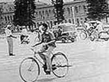 ಹಳೆಕಾಲದ ಕಚೇರಿ, ಡಾಕ್ಟರು, ಪೊಲೀಸಪ್ಪ