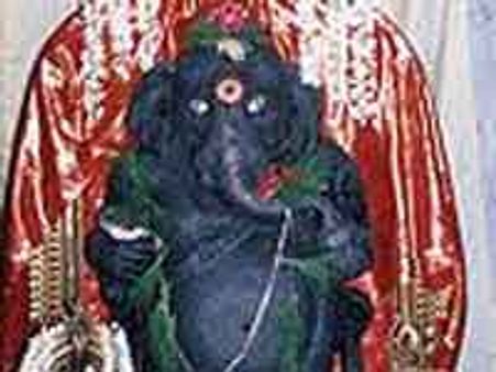 ಇಡಗುಂಜಿ ದೇವಸ್ಥಾನದಲ್ಲಿ ಅರ್ಚಕರಿಂದ ಮಾರಾಮಾರಿ