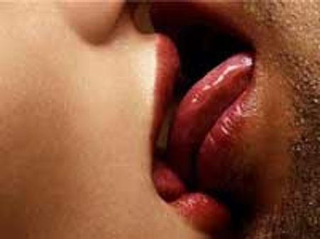 ಬಹಿರಂಗ ಚುಂಬನಕ್ಕೆ ಶ್ರೀರಾಮಸೇನೆ ನಕಾರ