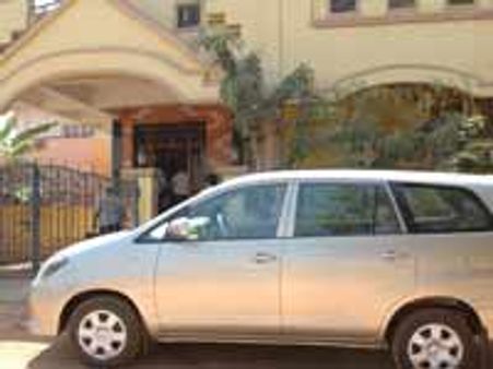 ಬಳ್ಳಾರಿಯಲ್ಲಿ ಅದಿರು ಸಾಗಣಿಕೆದಾರರ ಮೇಲೆ ಐಟಿ ದಾಳಿ