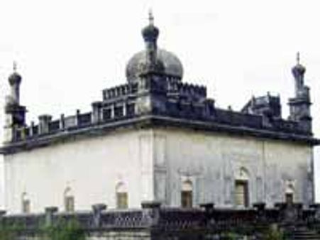 ಮಡಿಕೇರಿ ಗದ್ದಿಗೆಗೆ ಬೆಂಕಿಯಿಟ್ಟ ದುಷ್ಕರ್ಮಿಗಳ ಬಂಧನ