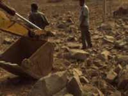 ಗೊಂದಿಬಸವನಹಳ್ಳಿಯಲ್ಲಿ ನಿಲ್ಲದ ಕಲ್ಲುಕೋರೆ ಸದ್ದು