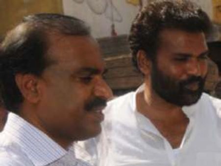 ಗಣಿಧಣಿಗಳಿಗೂ ಹಿಡಿದ ಹೆಲಿಕಾಪ್ಟರ್ ಫೋಬಿಯಾ!